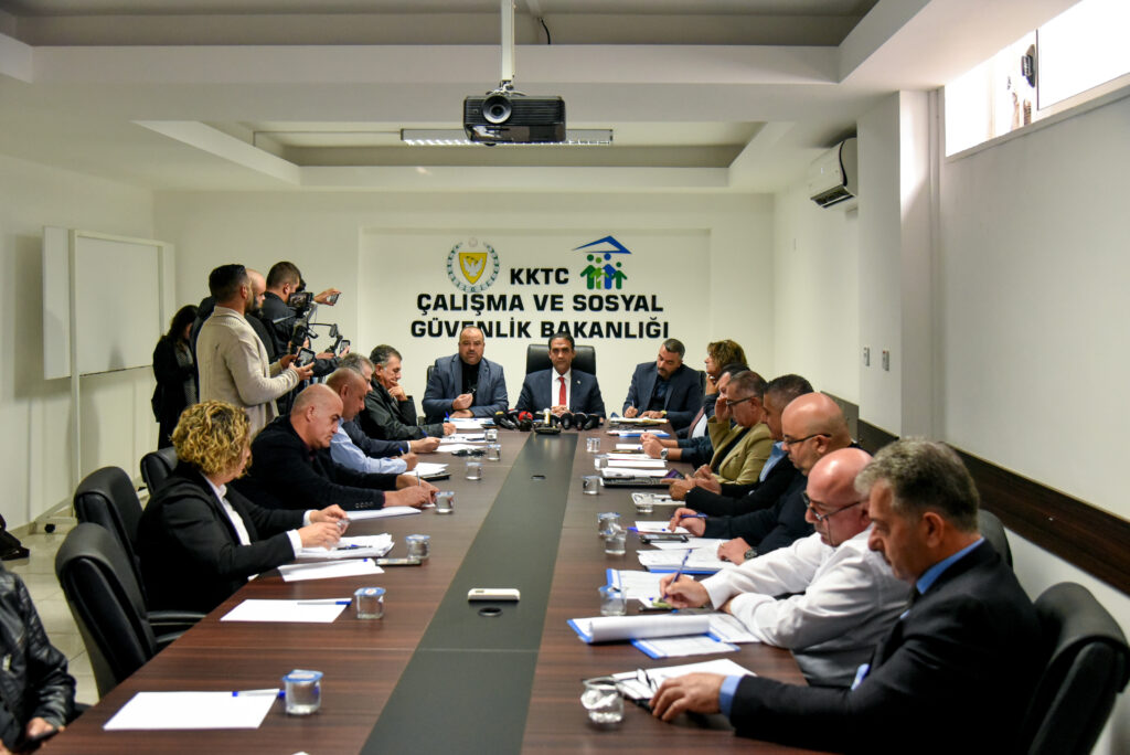 “En büyük arzum ve temennim tartışmalı değil, oy birliğiyle yeni asgari ücretin açıklanmasıdır”
