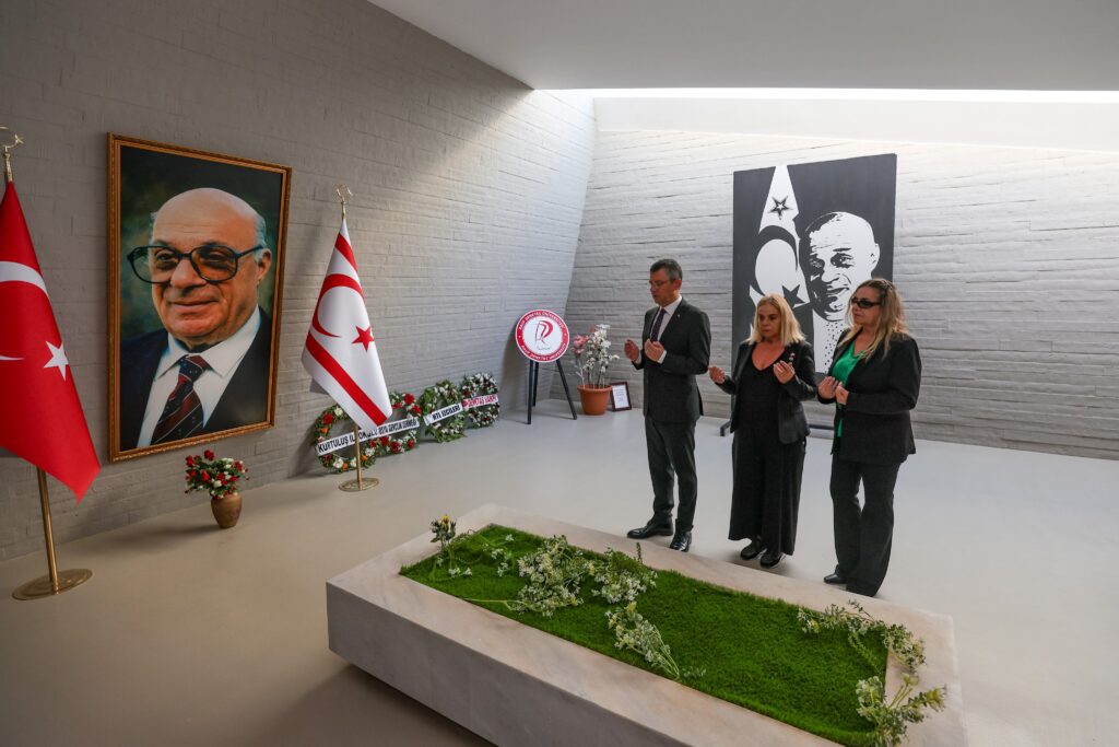 “Anıt mezar, Denktaş’a yakışır hale getirilmeli”