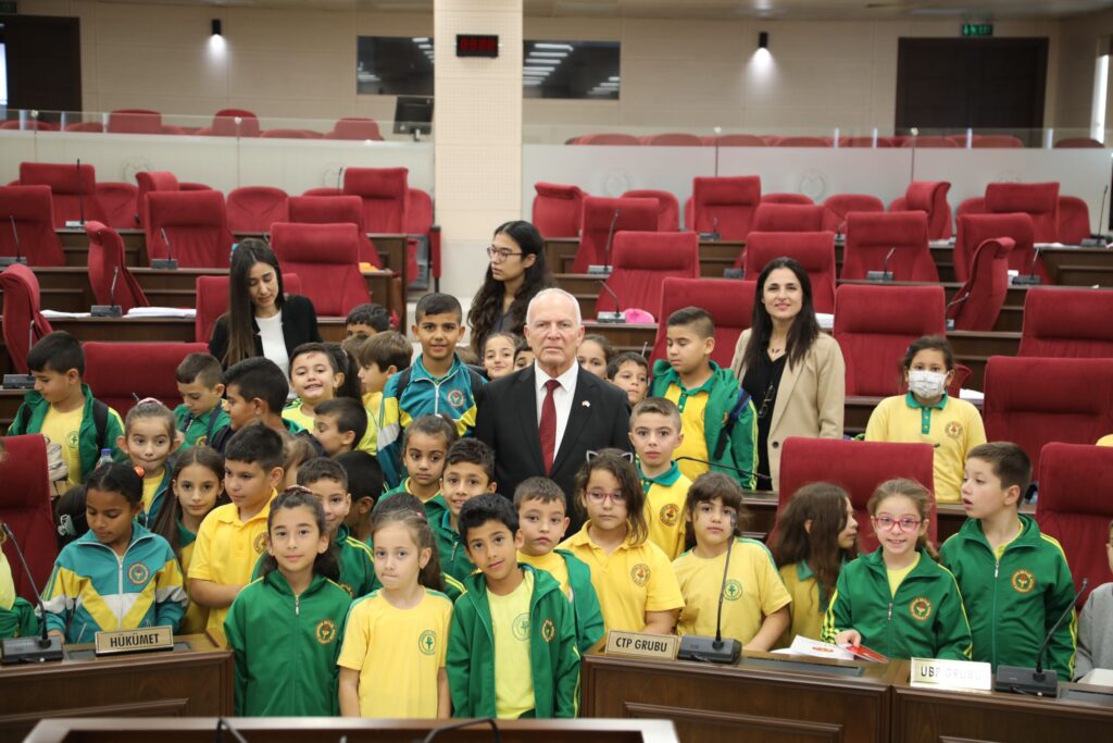 Töre: “Ne Mutlu Türküm”