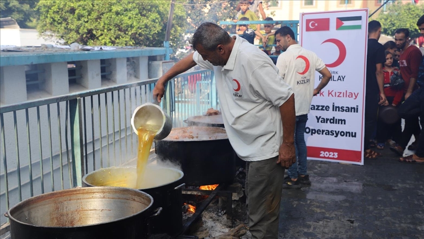 Türk Kızılay Gazzeli sivillere gıda ve sıcak yemek dağıtımını sürdürüyor