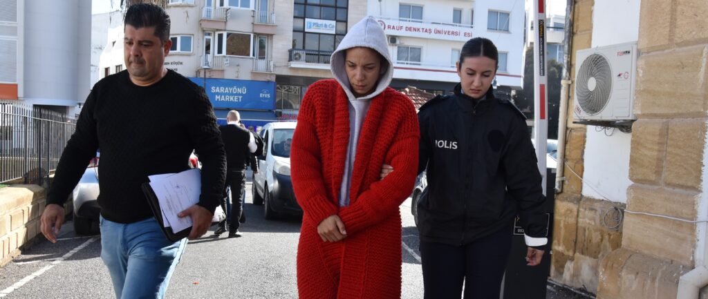 Casinolara giden zengin turistlerin ismini öğrenip, eşine söyledi!