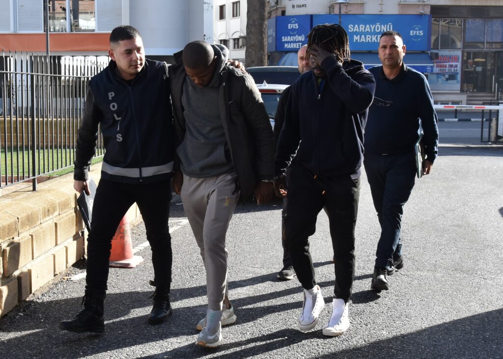 Muhacerete kendi ayaklarıyla gittiler!