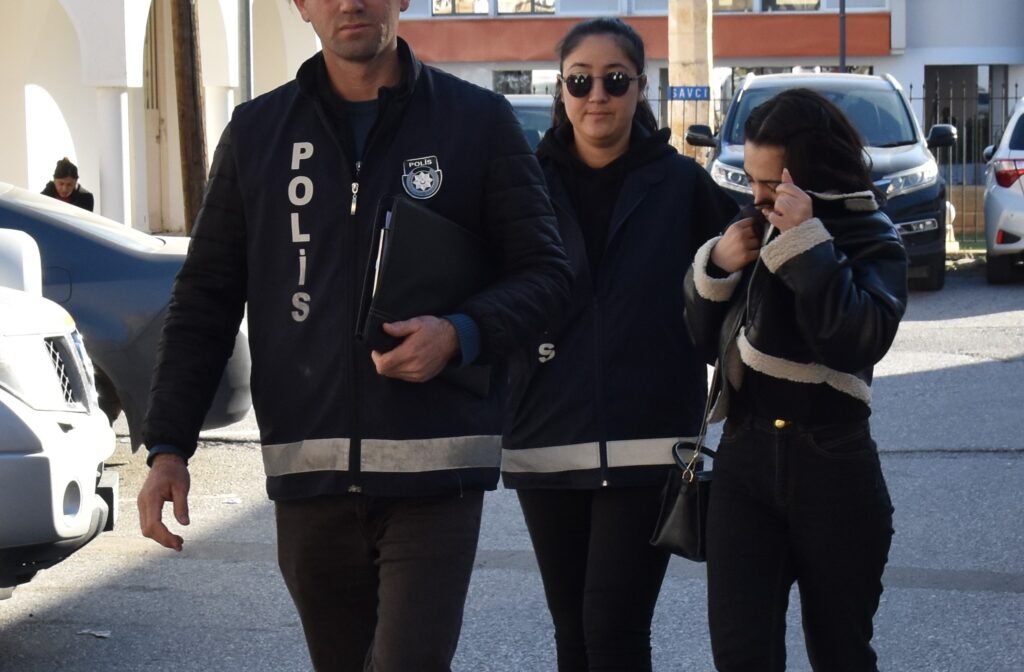 Erkek arkadaşının çalıştığı berber dükkanını kundaklamaya kalktı!