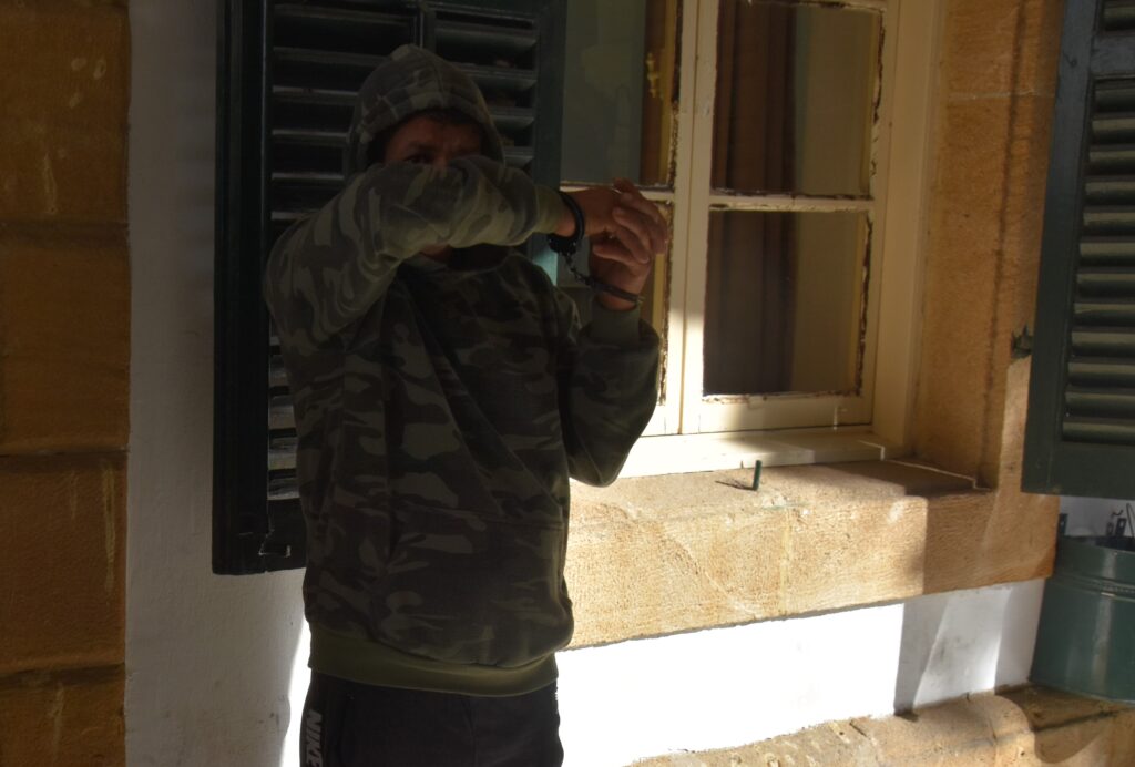 Eski eşinin müstehcen görüntülerini yengesine gönderen zanlı cezaevine gönderildi