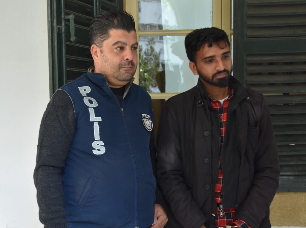 Sahte pasaportla Ercan’dan çıkış yapmak isteyen zanlı 3 gün daha tutuklu