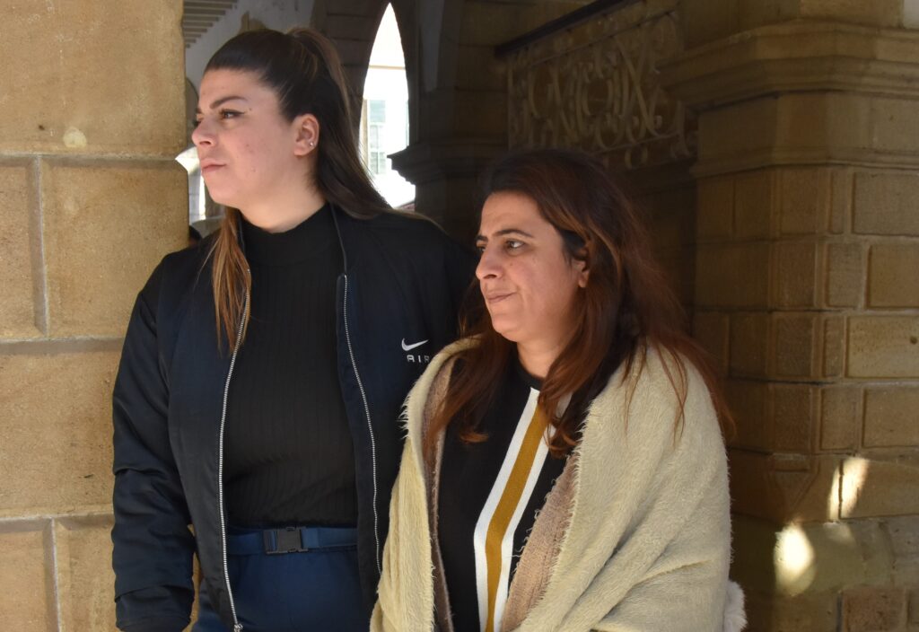 Misafir olarak kaldığı evden altın çaldı