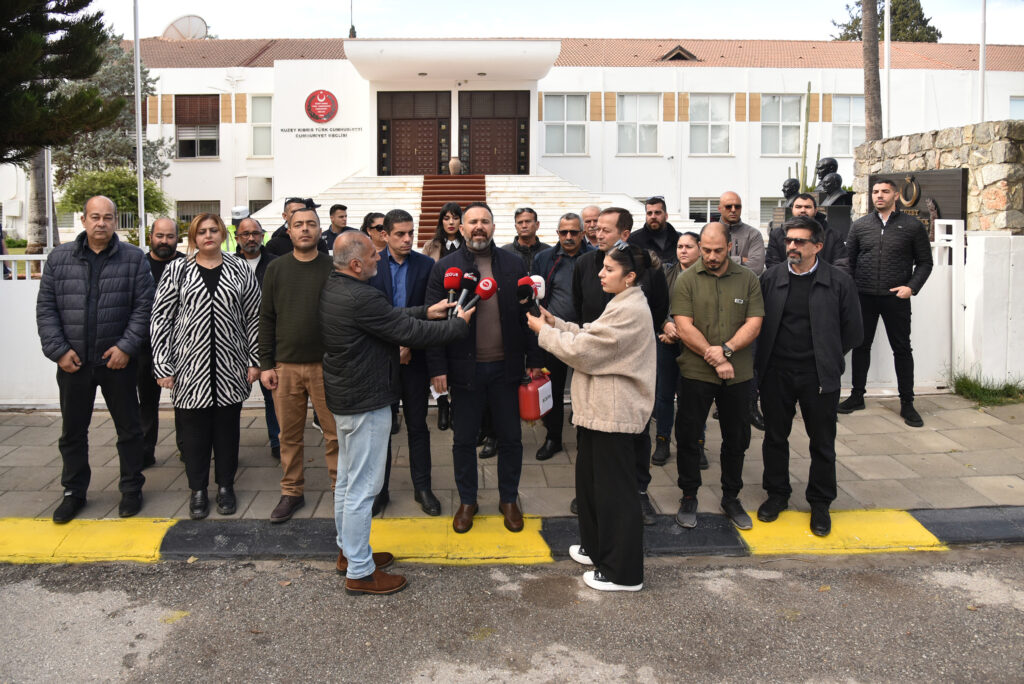 “Baskılar devam ederse, Meclis önüne gelmeye devam edeceğiz”
