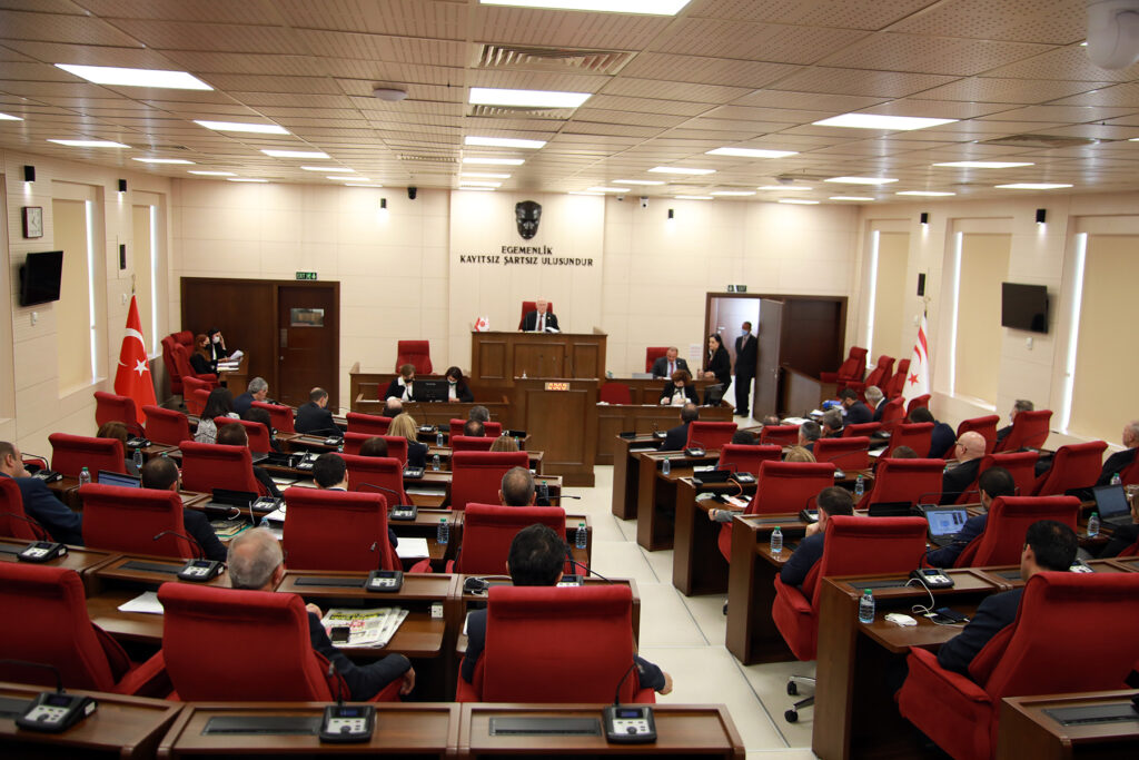 Meclis Genel Kurulunda 2 yasa tasarısı ve 1 yasa önerisi oybirliğiyle kabul edildi