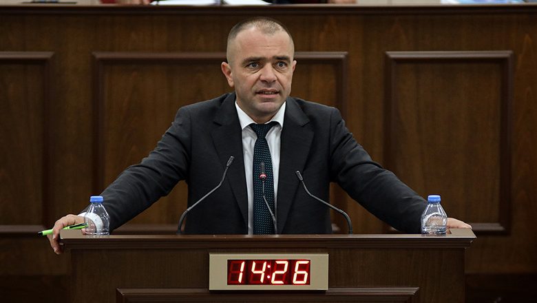 Şahiner: “Ercan Havalimanı’nda 6 aydan beri tek bir çivi çakılmadı…