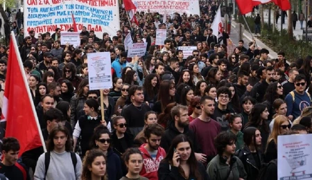 Yunanistan’da öğrenciler özel üniversitelere karşı protesto düzenledi