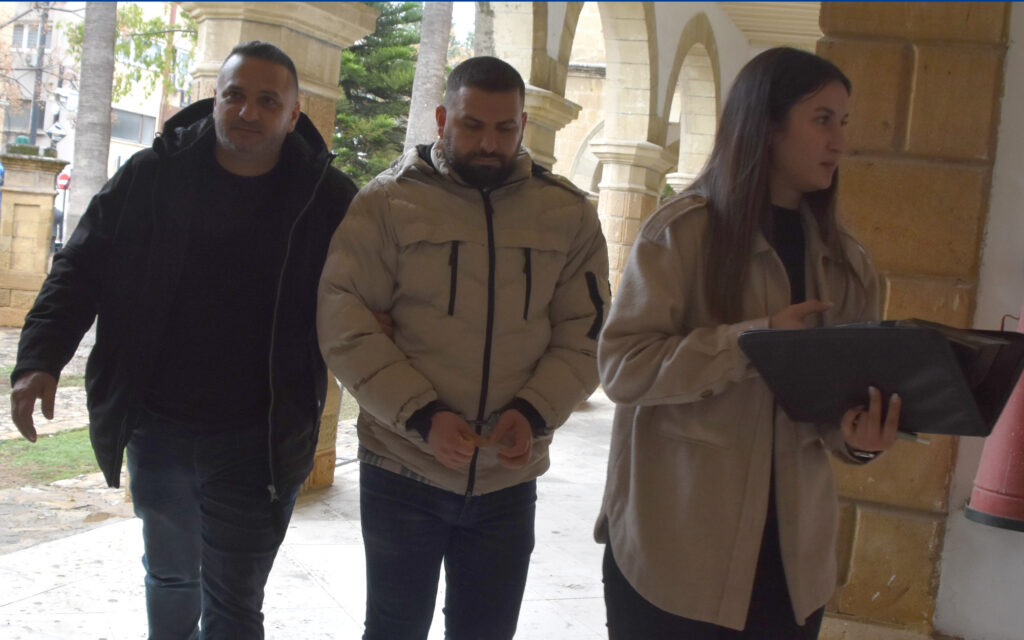 15 yaşındaki kızı taciz ettiği gerekçesiyle tutuklandı!
