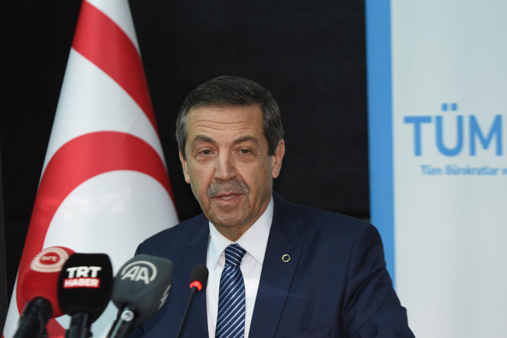 Ertuğruloğlu: “Kıbrıs sorununun tarifi Rum tarafının ‘Kıbrıs Cumhuriyeti’ diye tanınıyor olmasıdır”