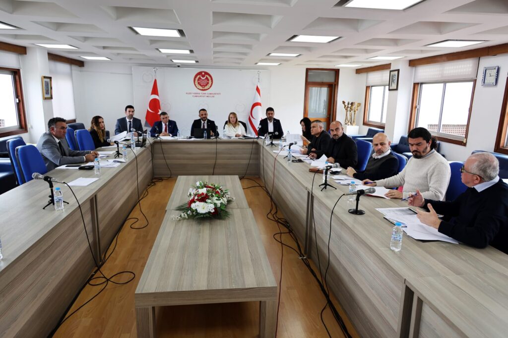 Bir yasa tasarısı ile bir yasa önerisi onaylanarak Genel Kurul’a sevk edildi!