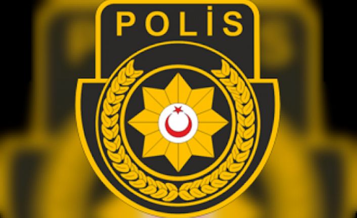 Şantiyede işçilerin kaldığı iki konteyner fırtınanın etkisiyle sökülerek, savuruldu