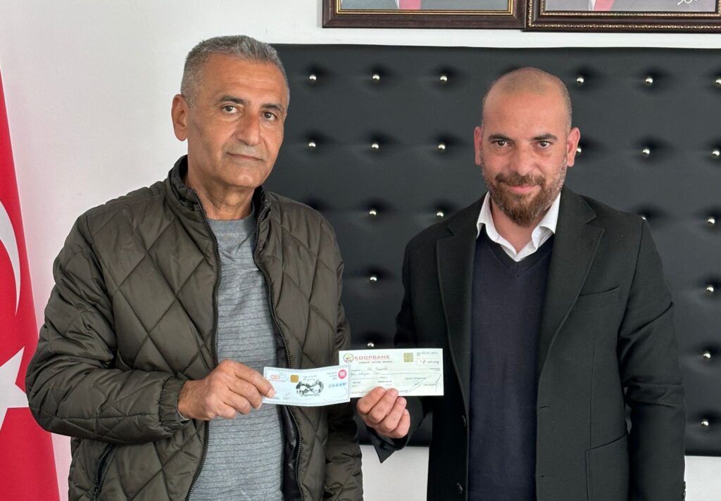 1 Milyon TL’yi kazanan ikramiyesini teslim aldı