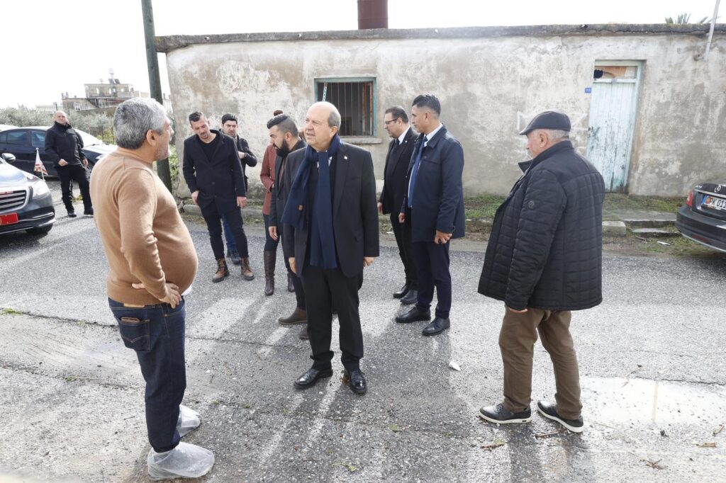 Tatar, Geçitkale’de evlerini su basan iki aileyi ziyaret etti