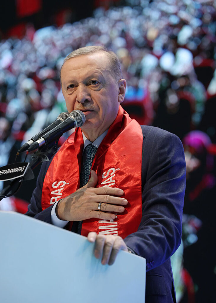 Erdoğan “Polislerimizin tek tek alınlarından öpüyorum”