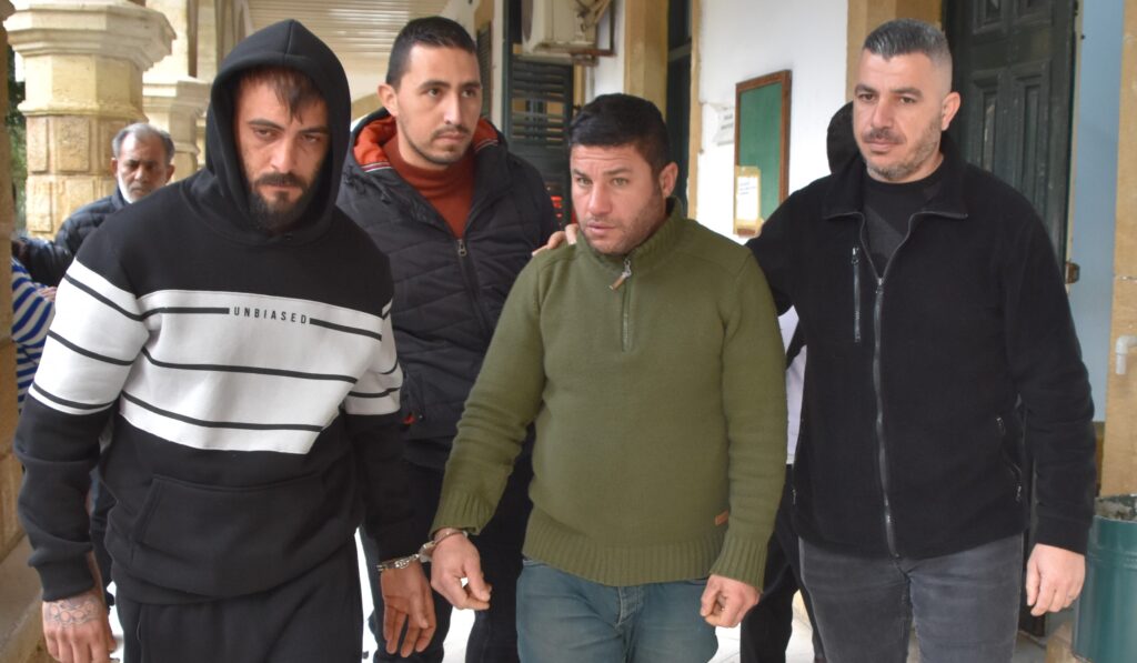 Kanunsuz silah ile yakalanan zanlılar yeniden mahkemeye çıkarıldı!