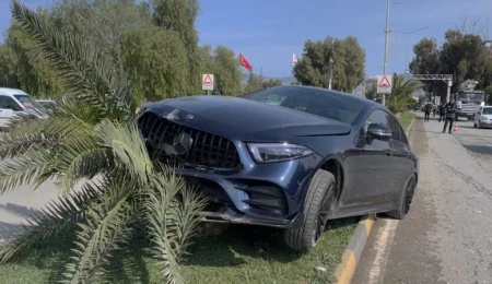 Kermiya’da araç orta refüje çıktı!