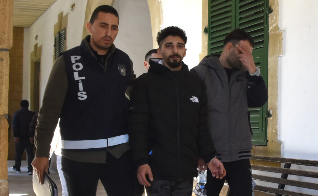 Biri 16 yaşında olan 3 hırsızlık zanlısı mahkemeye çıkarıldı!