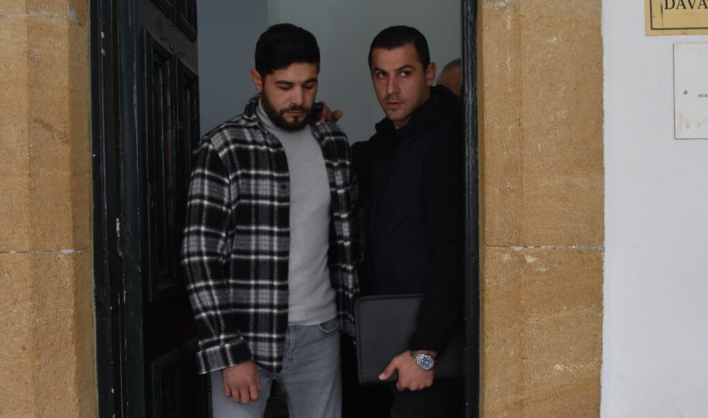 Bar’da içti, ortalığı karıştırdı, ikamet izinsiz çıktı!