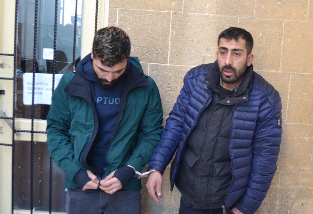 Eve girip ev sahibini darp edip evi soyan zanlılar cezaevine gönderildi!