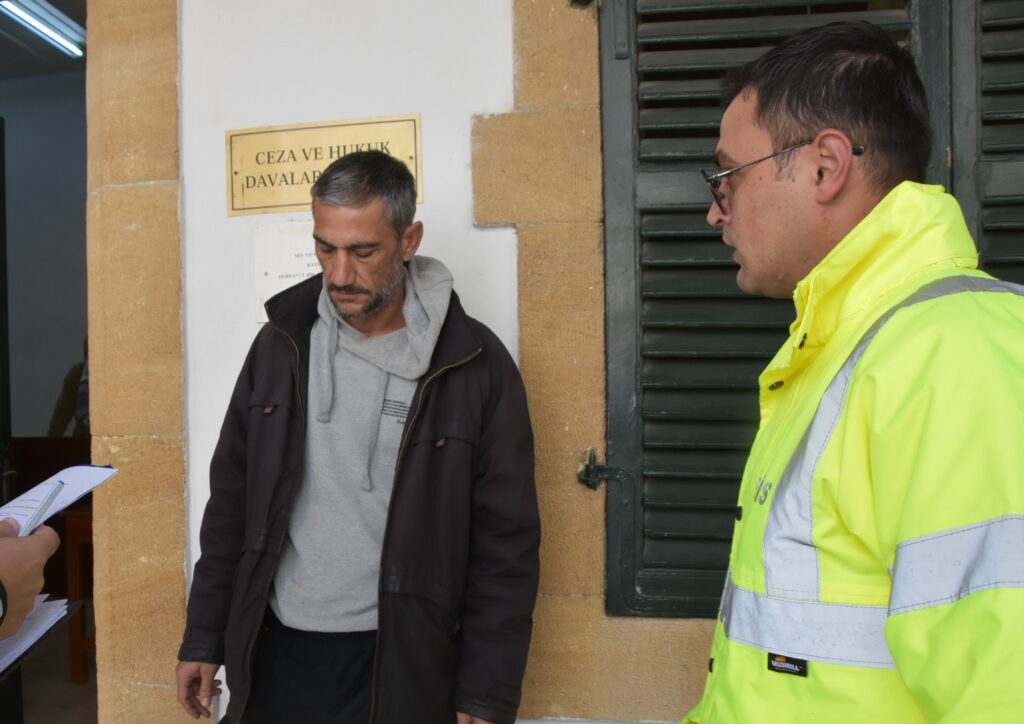 Annesini darp eden zanlı mahkemeye çıkarıldı!