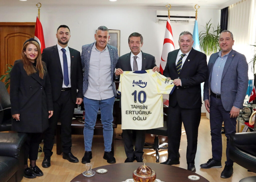 Ertuğruloğlu, Fenerbahçeliler Derneği yönetimini kabul etti