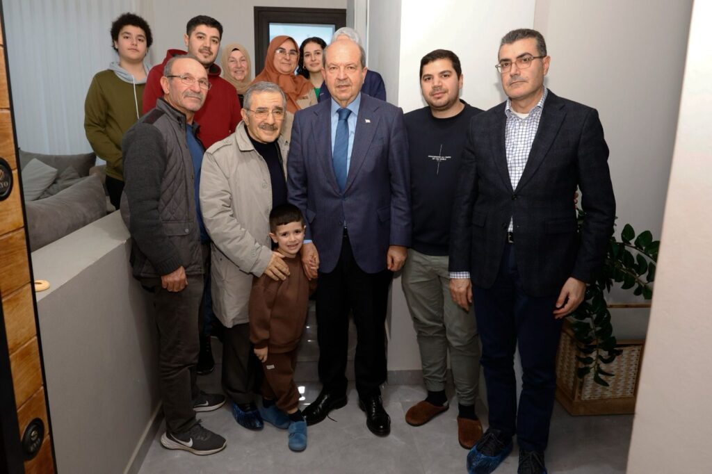 Tatar, Hatay’daki depremde hayatını kaybeden Arnavutoğlu ve Arkan çiftinin ailelerini ziyaret etti