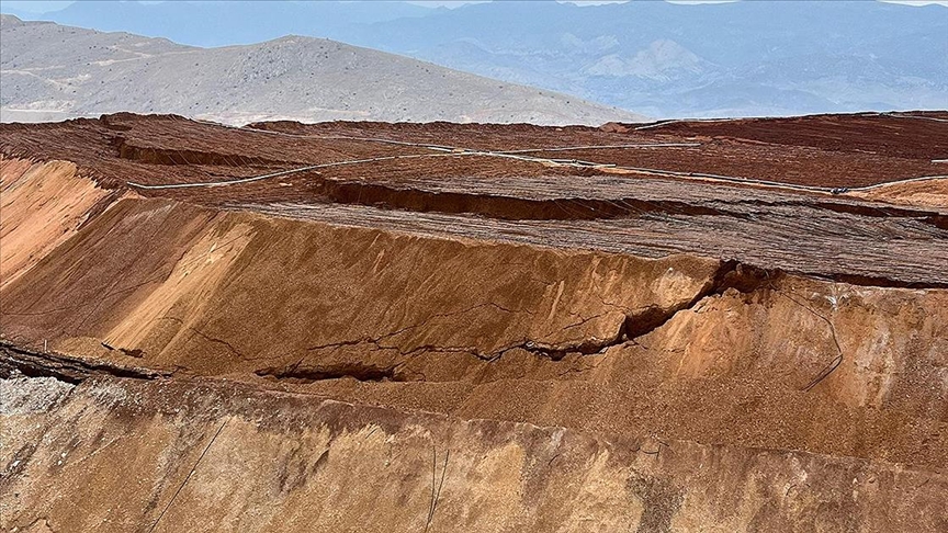 Erzincan’da altın madenindeki toprak kaymasından saatler önce alanda görülen çatlaklar zanlıların ifadelerinde yer aldı