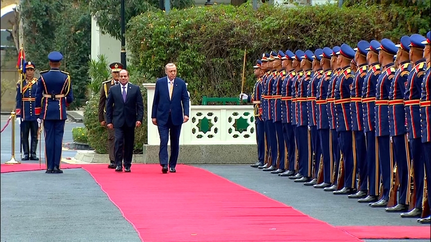 Türkiye Cumhurbaşkanı Erdoğan Kahire’de resmi törenle karşılandı