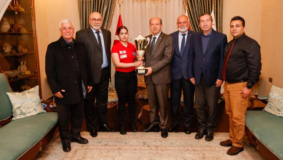 Cumhurbaşkanı Tatar, Bilardo Federasyonu yönetimi ve milli sporcu Ghaffari’yi kabul etti
