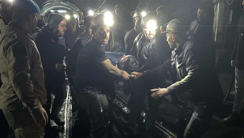 Zonguldak’ta göçükte mahsur kalan 2 işçiden biri kurtarıldı