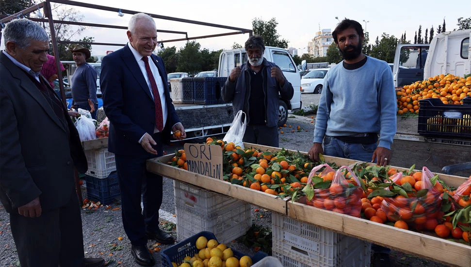 Töre, Gazimağusa’da perşembe pazarını ziyaret etti