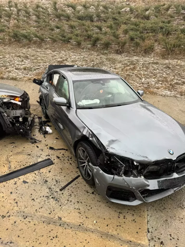 Kaza yapan otomobilden inen anne- oğula başka araç çarptı