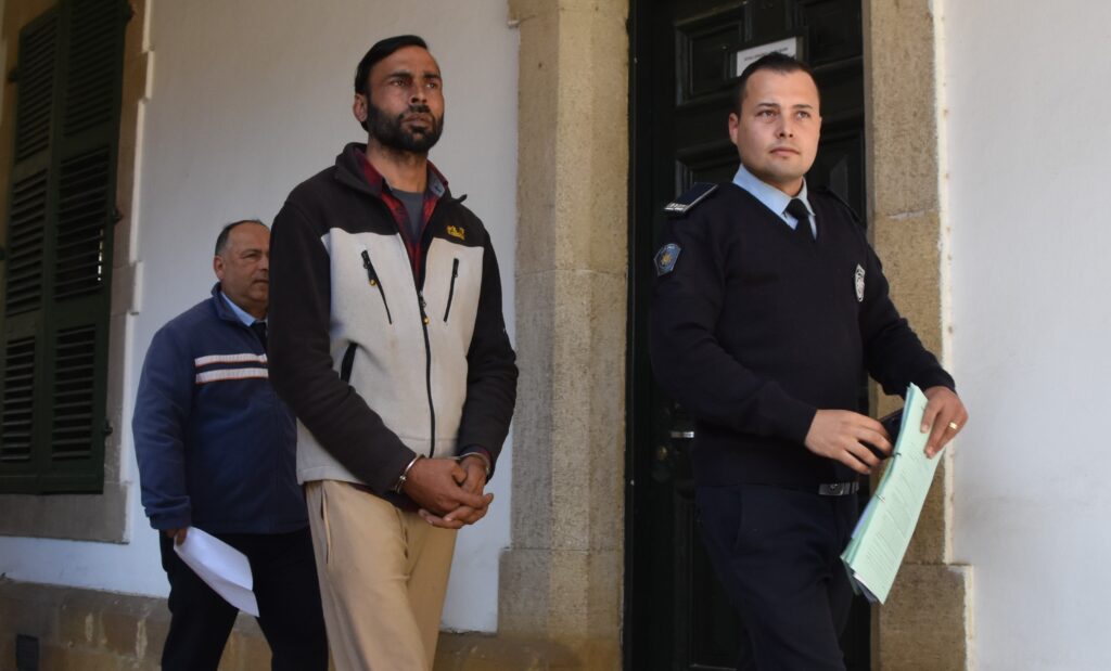 Adadan ihraç edildi, kardeşinin pasaportuyla yeniden geldi!