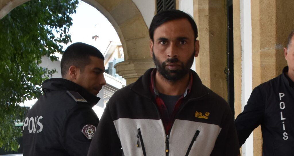 Kardeşinin pasaportuyla ülkeye giren şahıs cezaevine gönderildi!