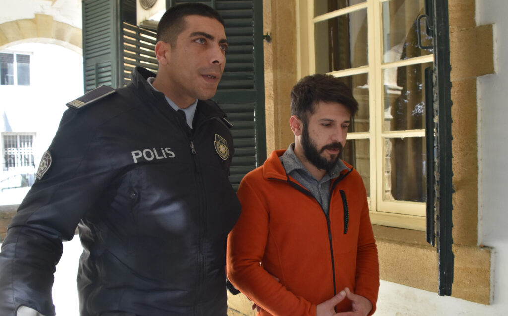 Ercan’da silah ve patlayıcılarla yakalanan zanlı cezaevine gönderildi!