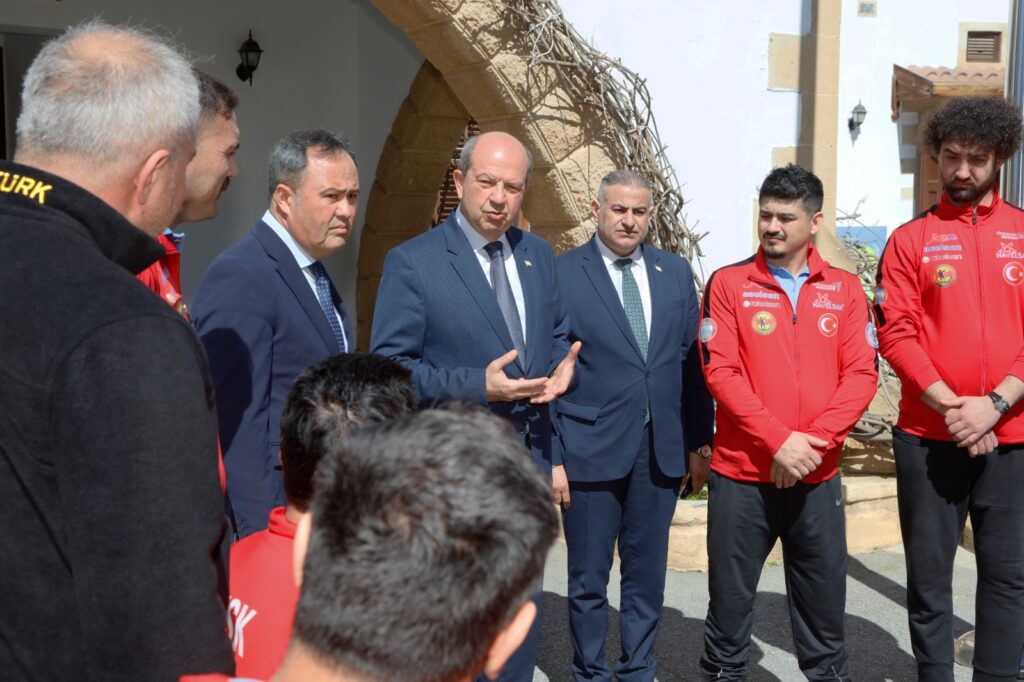 Tatar, TSK Rehabilitasyon Merkezi Tekerlekli Sandalye Basketbol Takımı sporcularını ve teknik heyeti kabul etti