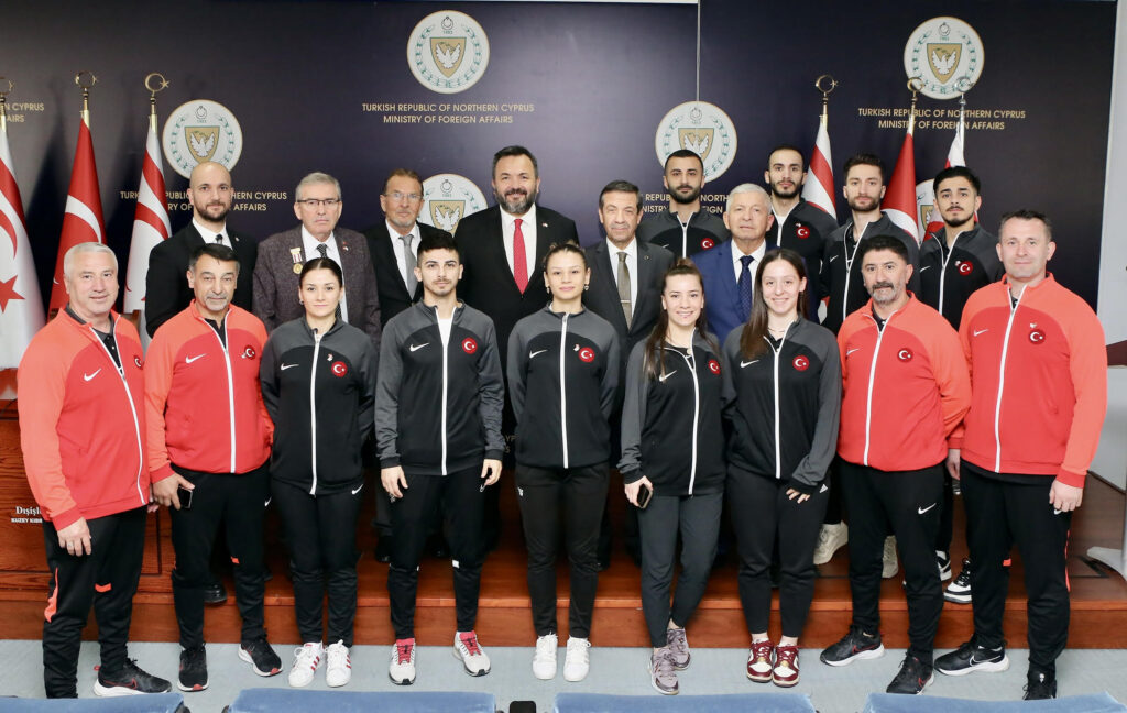 Ertuğruloğlu Türkiye Karate Milli Takımı’nı kabul etti