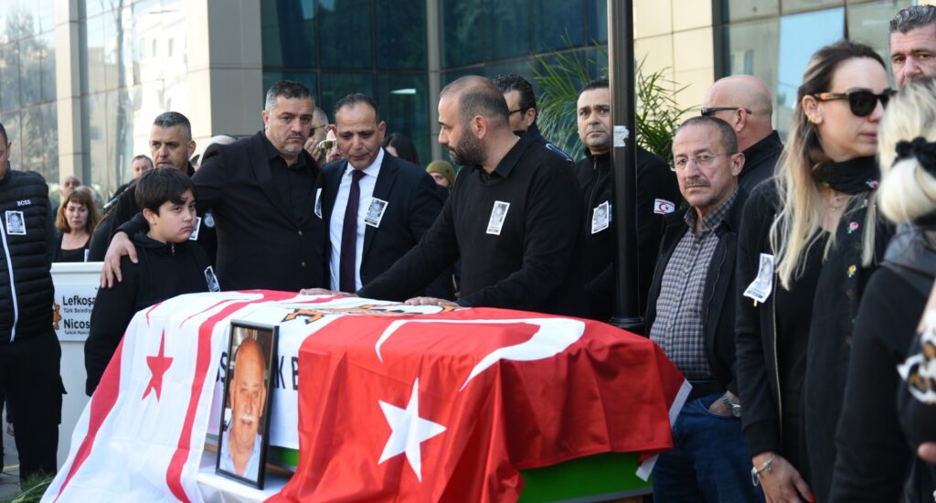 Önder Ecesoy için LTB önünde anma töreni düzenlendi