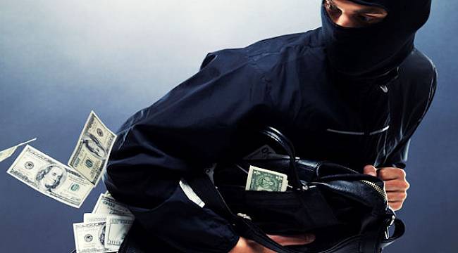 Maskeli soyguncular kadına saldırdı