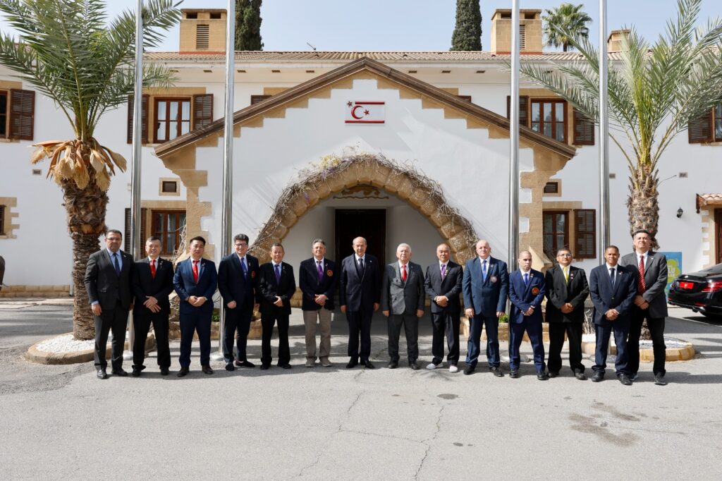 Tatar, Global Taekwondo Federasyonu teknik direktörlerini kabul ederek görüştü