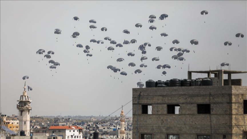 Ürdün 3 ülkenin katılımıyla Gazze’nin kuzeyine havadan yardım indirdi