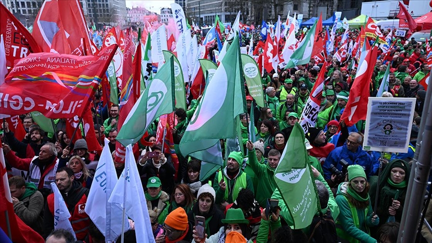 Brüksel’de işçiler kemer sıkma politikalarını protesto etti