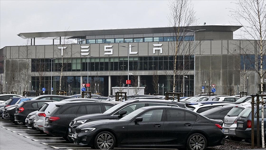 Almanya’da Tesla fabrikasında üretimi aksatan yangının kundaklamadan kaynaklandığı belirtiliyor