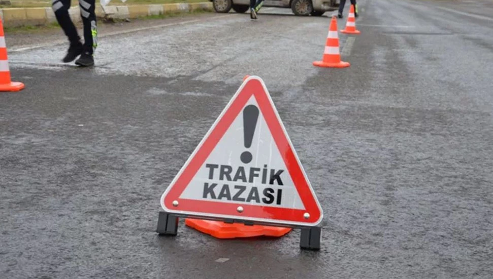 Araç karşıdan karşıya geçmeye çalışan 16 yaındaki yayaya çarptı.
