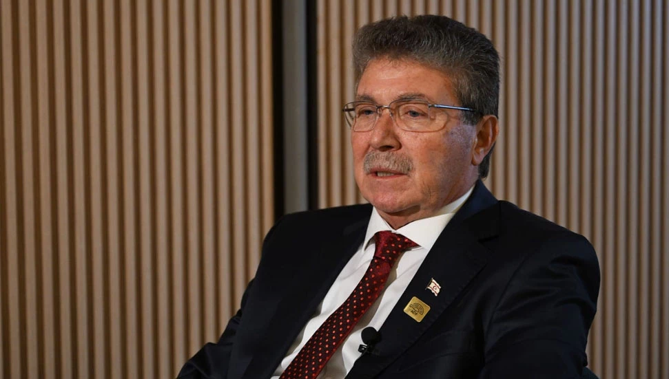 Sağlık Bakanı Dinçyürek, Başbakan Üstel’in YDÜ Hastanesi’ne sevk edildiğini açıkladı