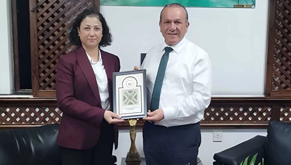 Dünya Barış Üniversitesi Rektör Yardımcısı Çavuşoğlu, Fikri Ataoğlu’nu ziyaret etti