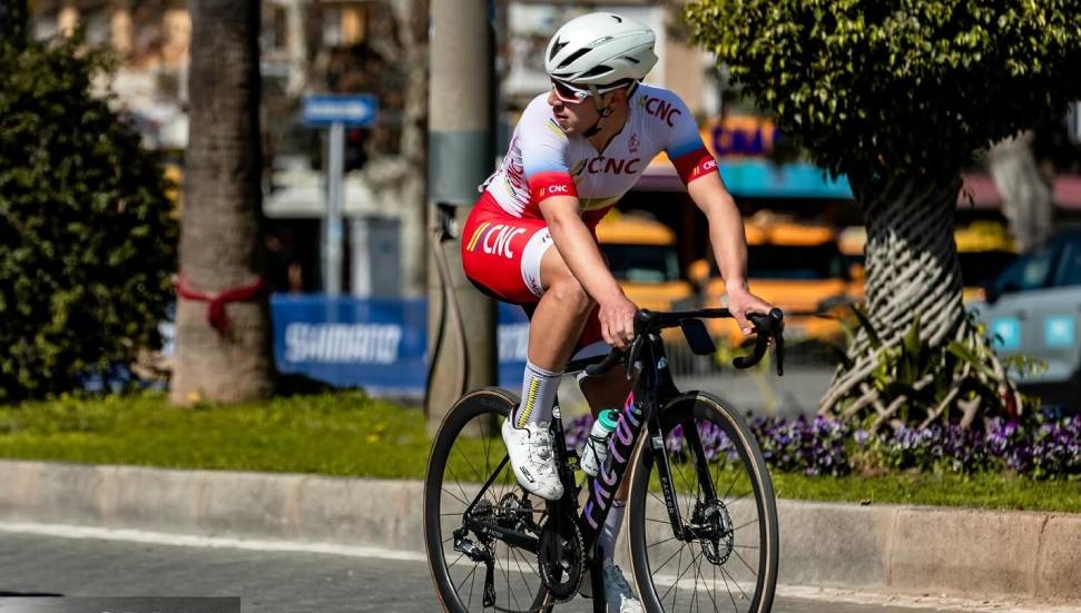 Kıbrıslı Türk bisikletçi Emre Kaplan, Alanya’da birinci oldu